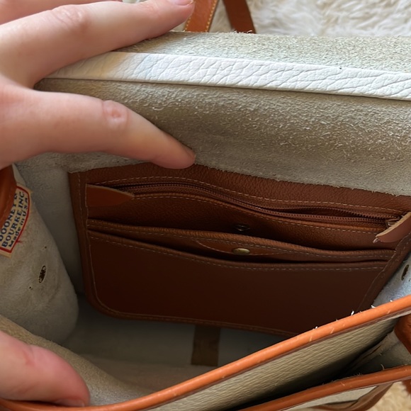 Vintage Dooney & Bourke White and Brown Courier Bag - Picture 10 of 11